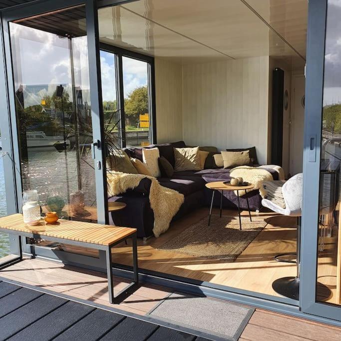Modern, Brand New Houseboat Near Amsterdam Hotel Monnickendam Kültér fotó