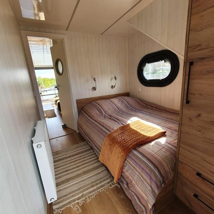 Modern, Brand New Houseboat Near Amsterdam Hotel Monnickendam Kültér fotó