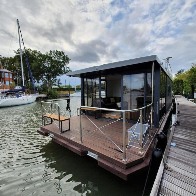 Modern, Brand New Houseboat Near Amsterdam Hotel Monnickendam Kültér fotó