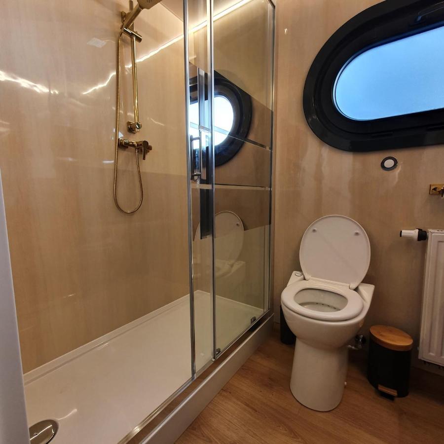 Modern, Brand New Houseboat Near Amsterdam Hotel Monnickendam Kültér fotó